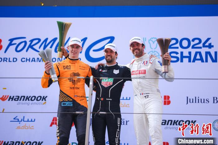 上海国际赛车场举行的2024 ABB 国际汽联电动方程