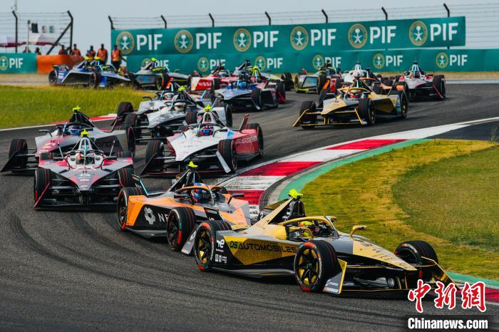 上海国际赛车场举行的2024 ABB 国际汽联电动方程