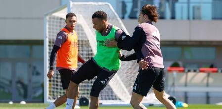 姆巴佩现身皇马训练场 或将出战曼城对决