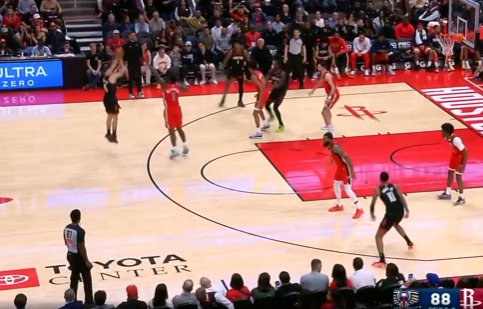谢泼德三分绝杀火箭 蔡恩垫脚遭一级恶意犯规