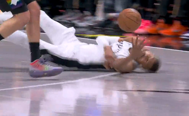 文班亚马头部撞击事件引