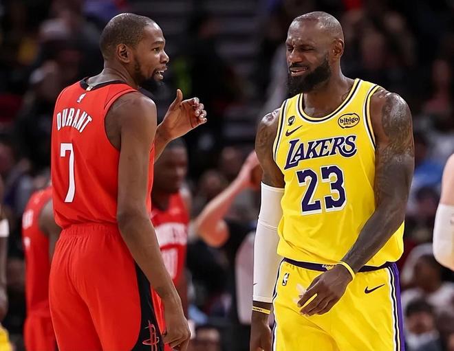 火箭VS湖人季后赛对决：伤病潮与历史得分王的终