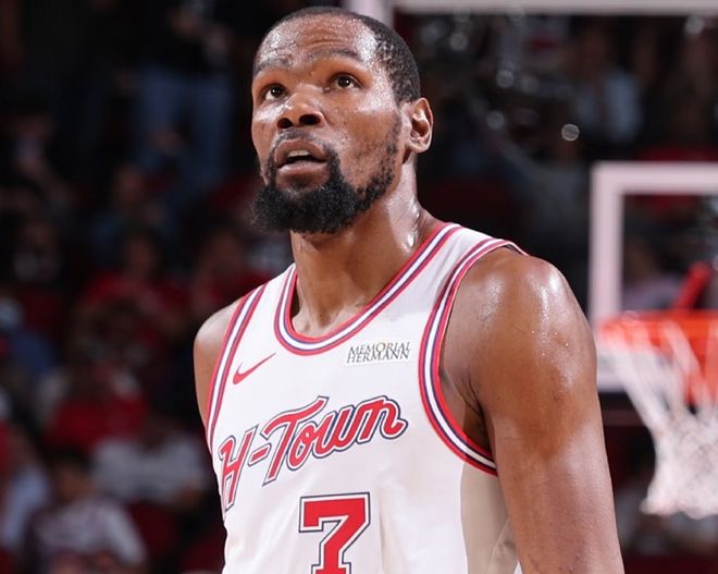 火箭VS湖人季后赛对决：伤病潮与历史得分王的终